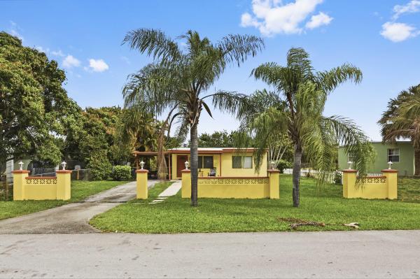 San Castle, 291 Tulip Tree Dr, Lake Worth, Florida 33462, image 2