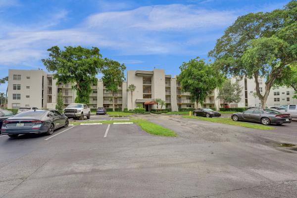 Poinciana Place Of Pine Island Ridge, 9470 Poinciana Pl #308, Davie, Florida 33324, image 2