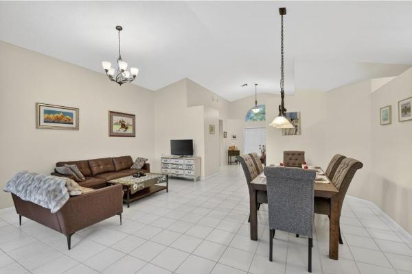 Stonegate Of Wellington, 2453 Stonegate Dr, Wellington, Florida 33414, image 2