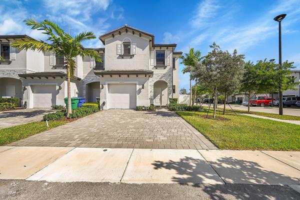 Viewpoint At Vista Lago, 20357 NW 4th Path, Miami Gardens, Florida 33169, image 1