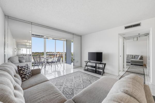 Hillcrest, 3850 Washington St #1003, Hollywood, Florida 33021, image 2