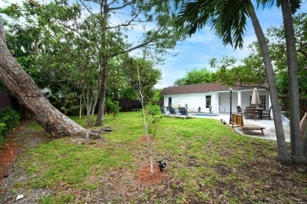 1629 S Lakeside Dr, Lake Worth, Florida 33460, image 2