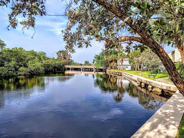 Edgewater Townhomes, 1827 NE 15th Ave, Fort Lauderdale, Florida 33305, image 2