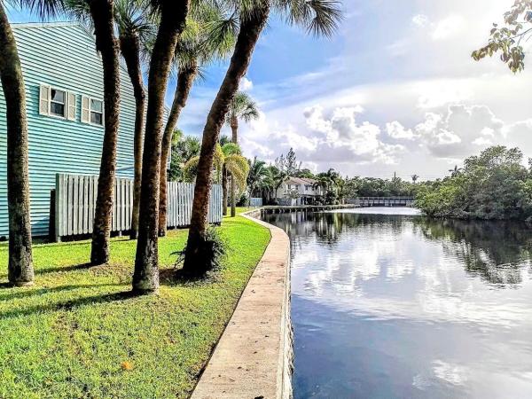 Edgewater Townhomes, 1827 NE 15th Ave, Fort Lauderdale, Florida 33305, image 3