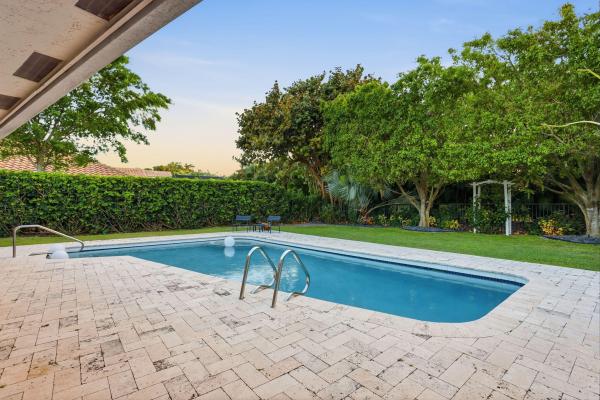 Presidential Estates, 2001 Embassy Dr, West Palm Beach, Florida 33401, image 2