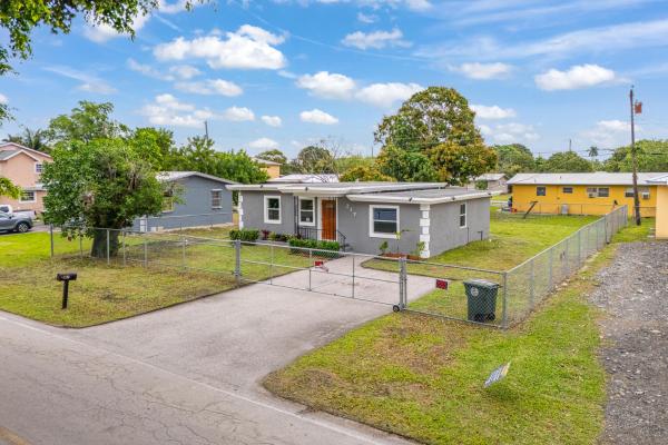 Oak Park, 217 NW 14th St, Belle Glade, Florida 33430, image 1