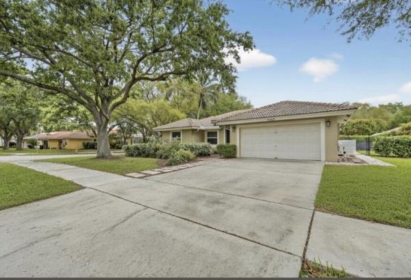 Sunrise Estates, 4457 NW 64th St, Coconut Creek, Florida 33073, image 2