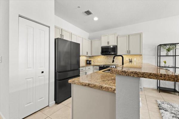 Orchid Grove, 704 SW 2nd Ave, Pompano Beach, Florida 33060, image 3