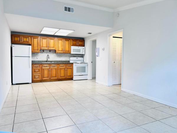 Southgate Villas, 7168 Southgate Blvd, Tamarac, Florida 33321, image 2