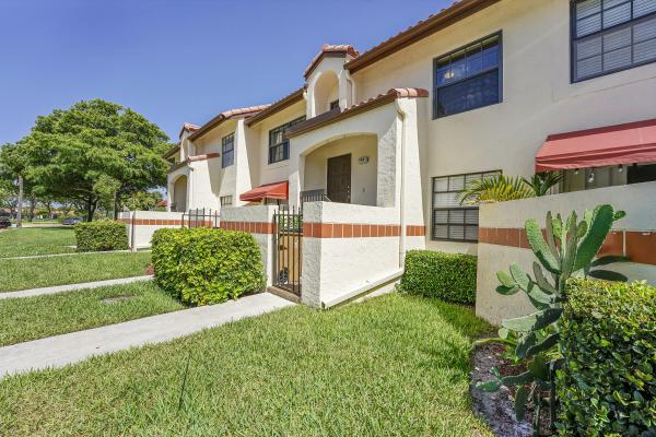 Freedom Square, 704 Freedom Ct, Deerfield Beach, Florida 33442, image 2