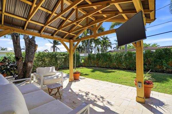 Mary Knoll, 2140 NE 52nd Ct, Fort Lauderdale, Florida 33308, image 1