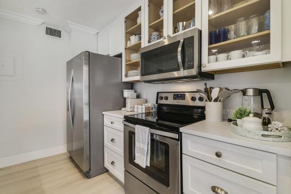 Golf Villas, 438 Brackenwood Ln S, Palm Beach Gardens, Florida 33418, image 2