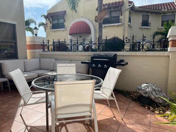 Uno Lago, 13 Uno Lago Dr, Juno Beach, Florida 33408, image 3