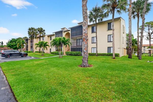 Pine Ridge North 2, 627 Sea Pine Way #B2, Greenacres, Florida 33415, image 2
