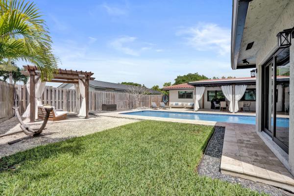 Ramblewood, 8500 NW 19th Dr, Coral Springs, Florida 33071, image 2