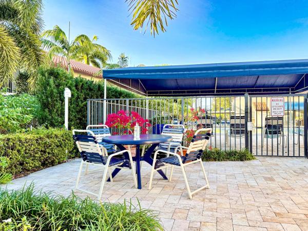 Palm Chase, 5317 Fig Palm Way #B, Boynton Beach, Florida 33437, image 1