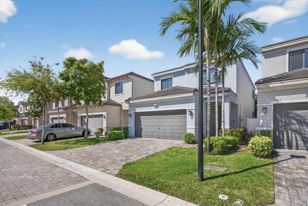 Vantage At Palm-Aire, 325 NW 33rd Ln, Pompano Beach, Florida 33069, image 1