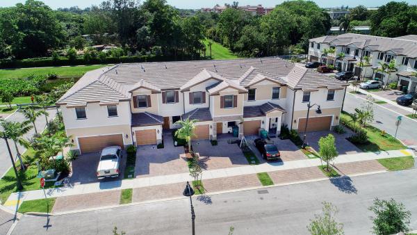 Palomino Lake, 4733 Santa Cruz Way, Davie, Florida 33314, image 2