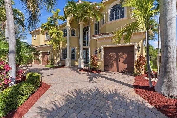 Coral Key Villas, 2221 NE 48th Ct, Lighthouse Point, Florida 33064, image 1
