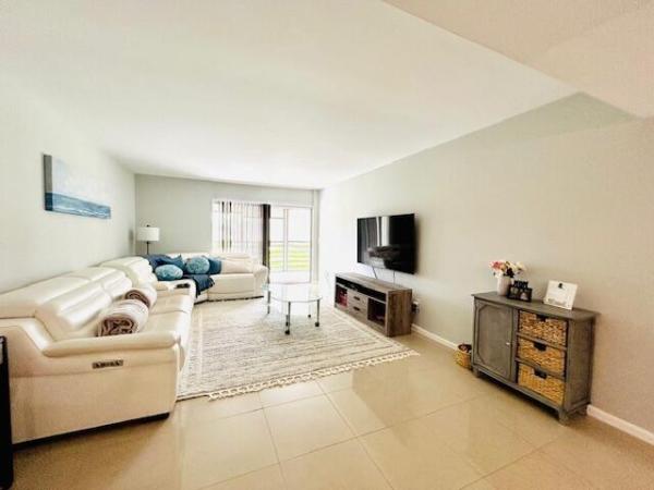 The Pines Of Boca Barwood, 23370 Carolwood Ln #206, Boca Raton, Florida 33428, image 2