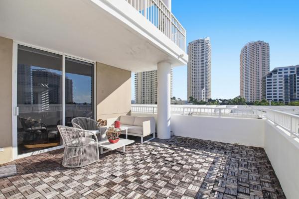 Courvoisier Courts, 701 Brickell Key Blvd #610, Miami, Florida 33131, image 1