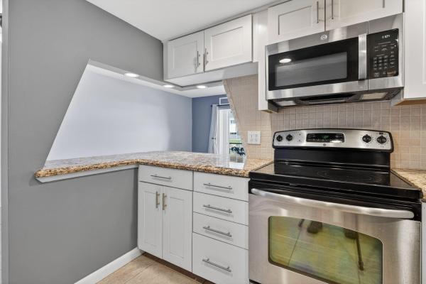 Windsor Park North, 121 Wettaw Ln #112, North Palm Beach, Florida 33408, image 3