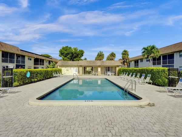 Sandalfoot Boulevard, 9855 Sandalfoot Blvd #317, Boca Raton, Florida 33428, image 3
