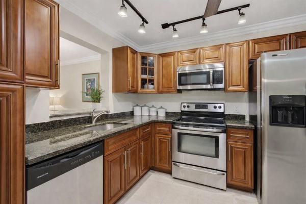Town Villas At Moon Lake, 19000 Stewart Cir #4, Boca Raton, Florida 33496, image 2