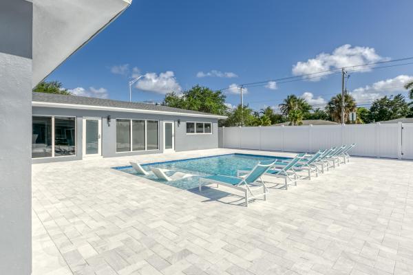 Coral Gardens, 2009 NE 26th St, Wilton Manors, Florida 33305, image 1