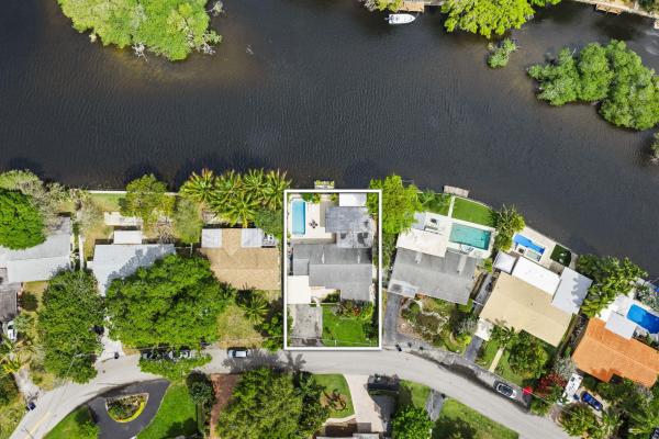 Tropical Manors, 349 NE 29th St, Wilton Manors, Florida 33334, image 3