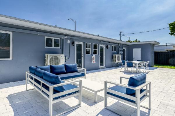 Coral Gardens, 2017 NE 26th St, Wilton Manors, Florida 33305, image 1