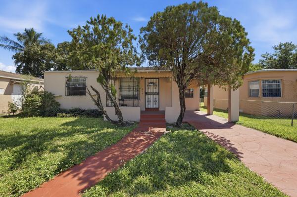 Stephens Manor, 874 NW 74th St, Gladeview, Florida 33150, image 2