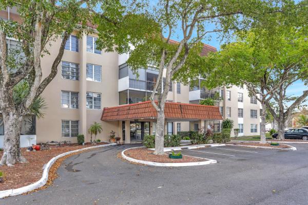 The Manors Of Inverrary, 4156 Inverrary Dr #111, Lauderhill, Florida 33319, image 1