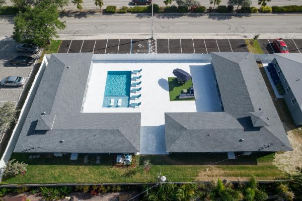 Coral Gardens, 2025 NE 26th St #1-3, Wilton Manors, Florida 33305, image 2