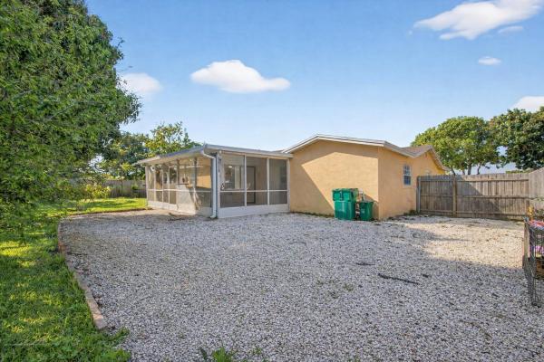 Westfield At West Palm Beach, 1827 Pinehurst Dr, West Palm Beach, Florida 33407, image 1