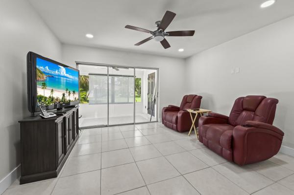 647 Marlboro Oval, Lake Worth, Florida 33467, image 3