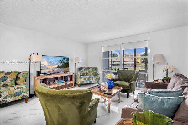 Meadowbrook Lakes, 205 SE 11th Ter #101, Dania Beach, Florida 33004, image 2