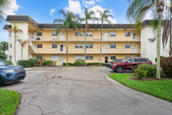 The Colonnades, 1351 Bayshore Dr #304, Fort Pierce, Florida 34949, image 2