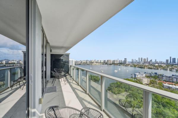 The Harbour South Tower, 16385 Biscayne Blvd #2516, North Miami Beach, Florida 33160, image 1