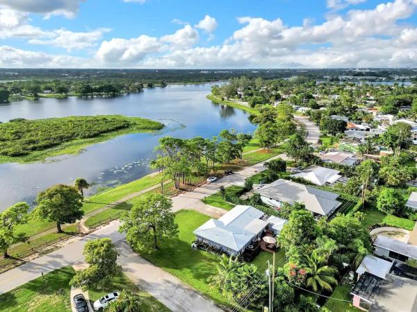 5574 Lake Osborne Dr, Lake Worth, Florida 33461, image 2