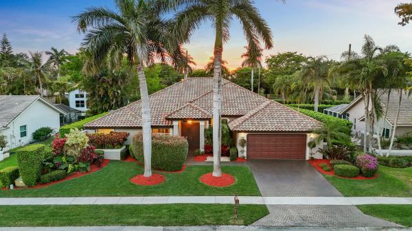 Colonnade At Glen Oaks, 4445 NW 28th Way, Boca Raton, Florida 33434, image 2