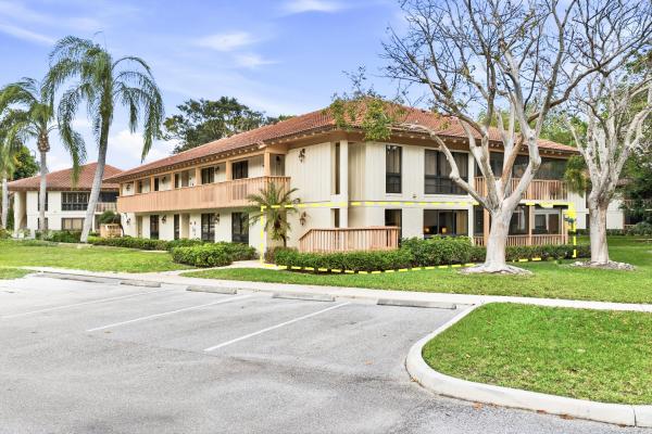 Golf Villas, 137 Brackenwood Rd, Palm Beach Gardens, Florida 33418, image 2