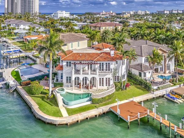 Sophia Seneca Estates, 2775 Lake Dr, Riviera Beach, Florida 33404, image 2