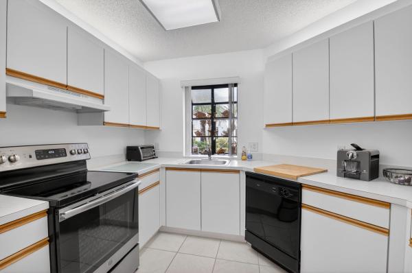5226 Europa Dr #H, Boynton Beach, Florida 33437, image 2