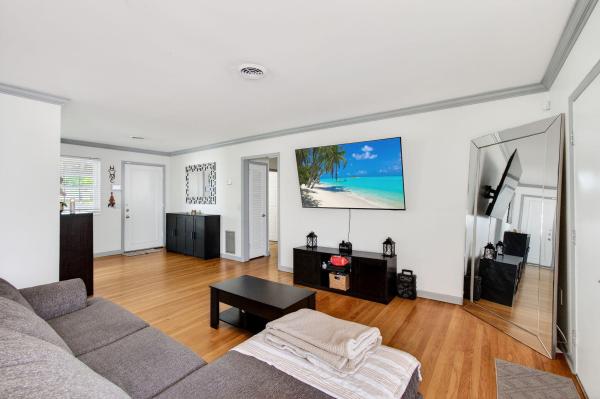 Lake Worth Town, 1004 N A St, Lake Worth Beach, Florida 33460, image 1