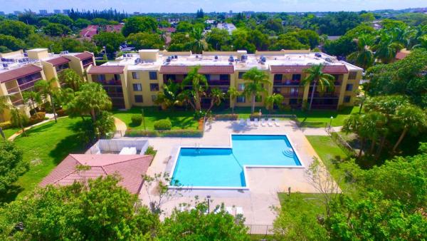 Vista Gardens, 737 SE 1st Way #306, Deerfield Beach, Florida 33441, image 3