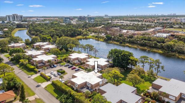 Winchester Courts, 4348 Hazel Ave #B, Palm Beach Gardens, Florida 33410, image 1