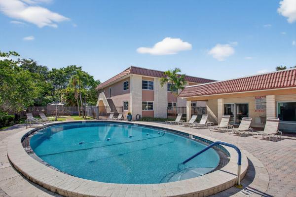 Manor Grove Village, 9 NE 19th Ct #214C, Wilton Manors, Florida 33305, image 3