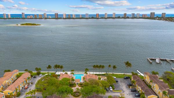 1060 Lake Shore Dr #201, Lake Park, Florida 33403, image 2