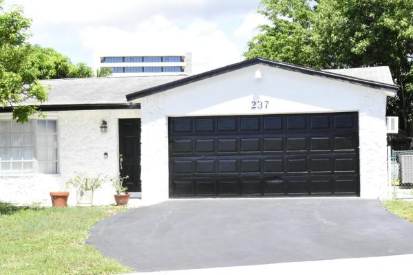 Palm Beach Lakes South, 237 Porter Pl, West Palm Beach, Florida 33409, image 1